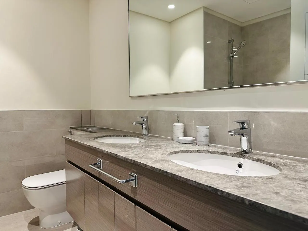 Homelike Charm High-End Furnished And Luxurious Dubai