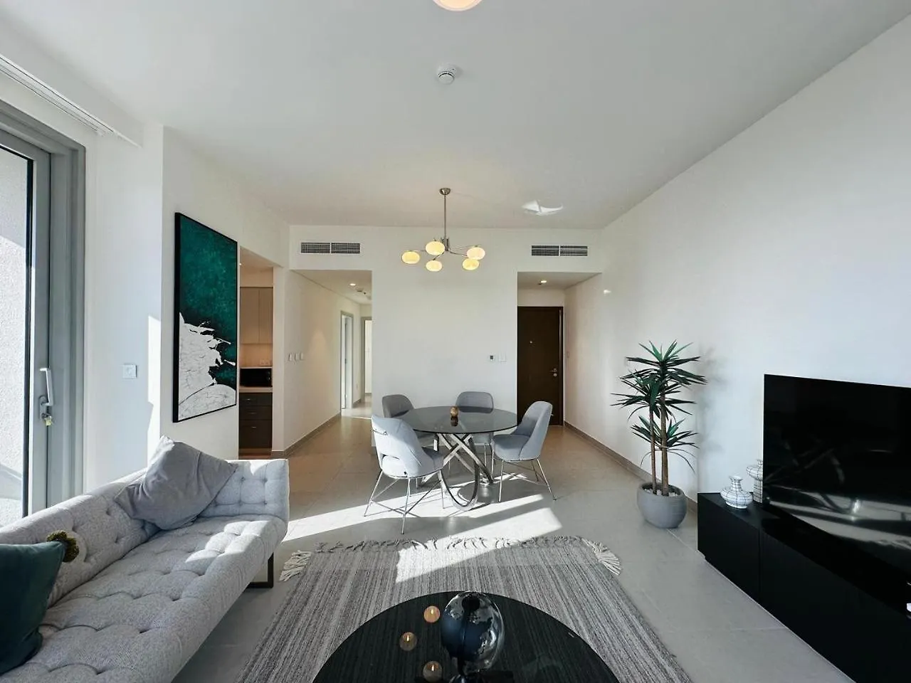 Homelike Charm High-End Furnished And Luxurious Dubai Lejlighed