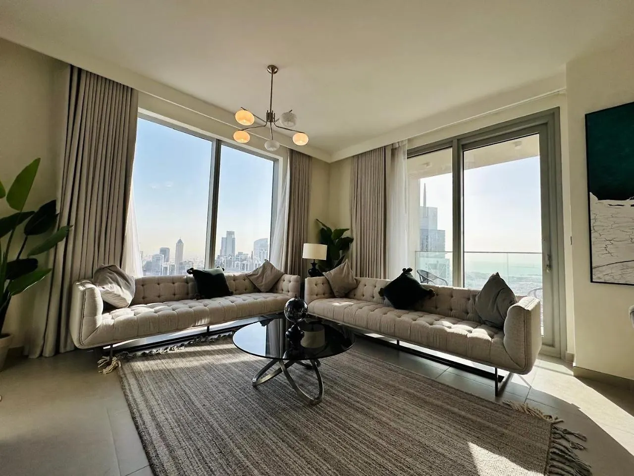 Homelike Charm High-End Furnished And Luxurious Dubai Lejlighed