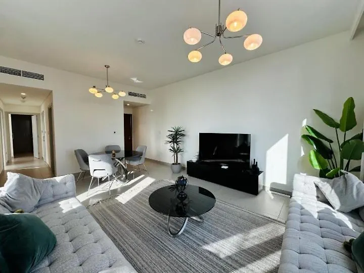Homelike Charm High-End Furnished And Luxurious location