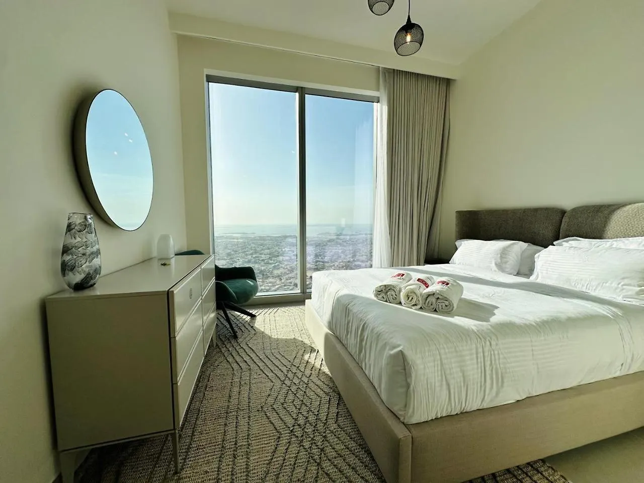 Homelike Charm High-End Furnished And Luxurious Dubaj